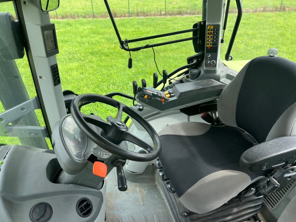 Traktor от тип CLAAS ARION 640 T4I, Gebrauchtmaschine в SAINT GAUDENS (Снимка 9)