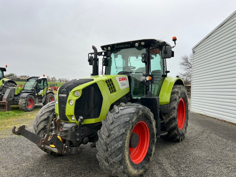 Traktor del tipo CLAAS ARION 640 T4I, Gebrauchtmaschine en Aubiet (Imagen 4)