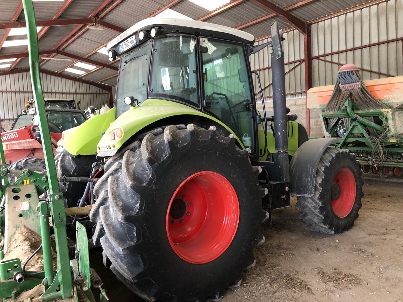 Traktor typu CLAAS ARION 640, Gebrauchtmaschine v Brabant-le-Roi (Obrázok 3)