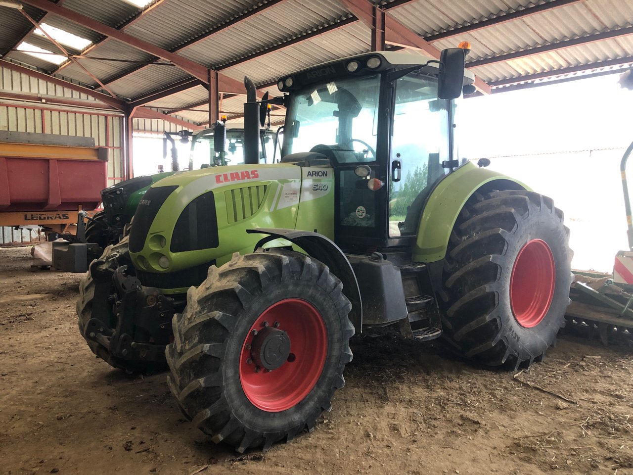 Traktor typu CLAAS ARION 640, Gebrauchtmaschine v Brabant-le-Roi (Obrázok 1)