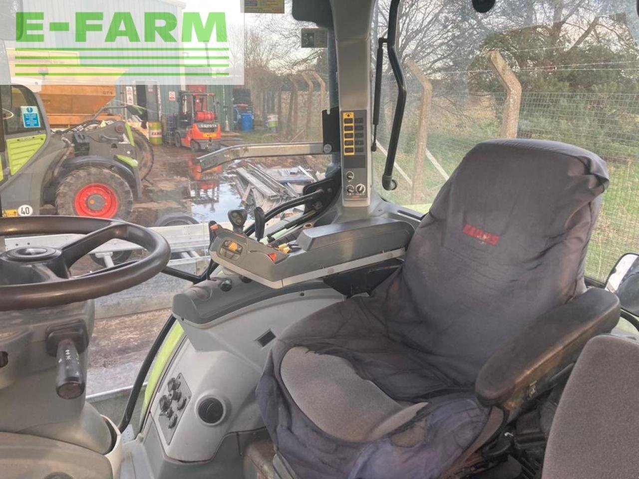 Traktor tipa CLAAS ARION 640, Gebrauchtmaschine u BEWHOLME ROAD, BRANDESBURTON, DRIFFIELD (Slika 3)