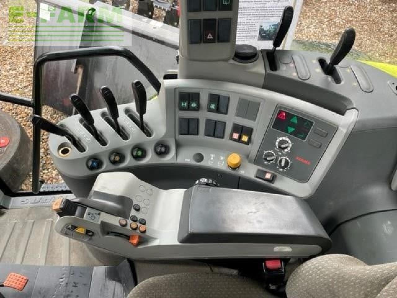 Traktor типа CLAAS ARION 640, Gebrauchtmaschine в CANE END, READING (Фотография 5)