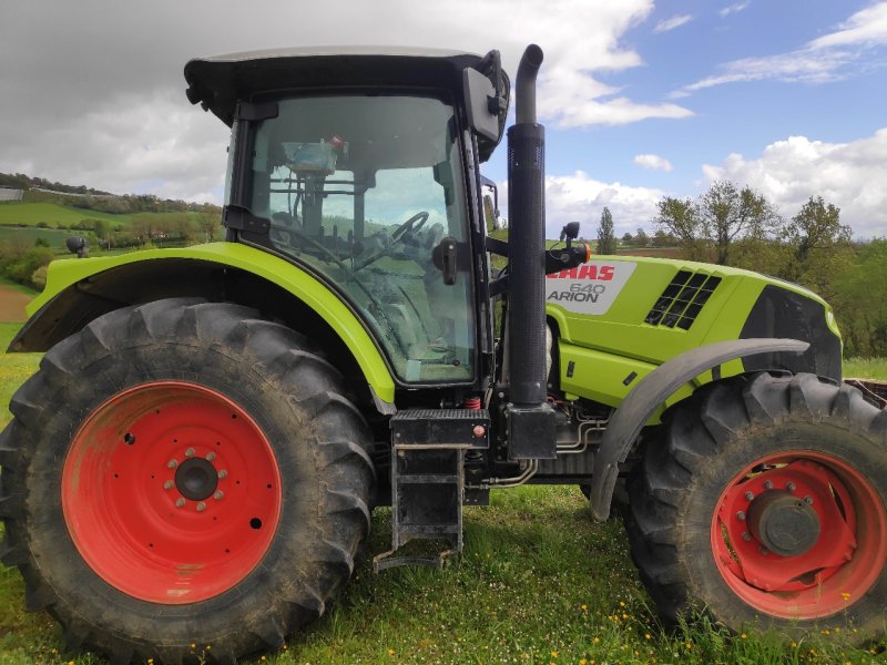 Traktor typu CLAAS ARION 640, Gebrauchtmaschine w MORLHON LE HAUT (Zdjęcie 1)