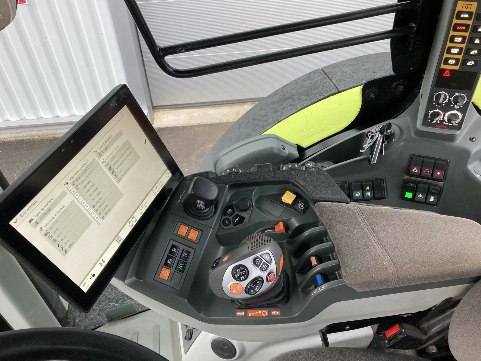 Traktor typu CLAAS ARION 650 BUSINESS - STAGE V, Gebrauchtmaschine v LAIGNES (Obrázek 6)