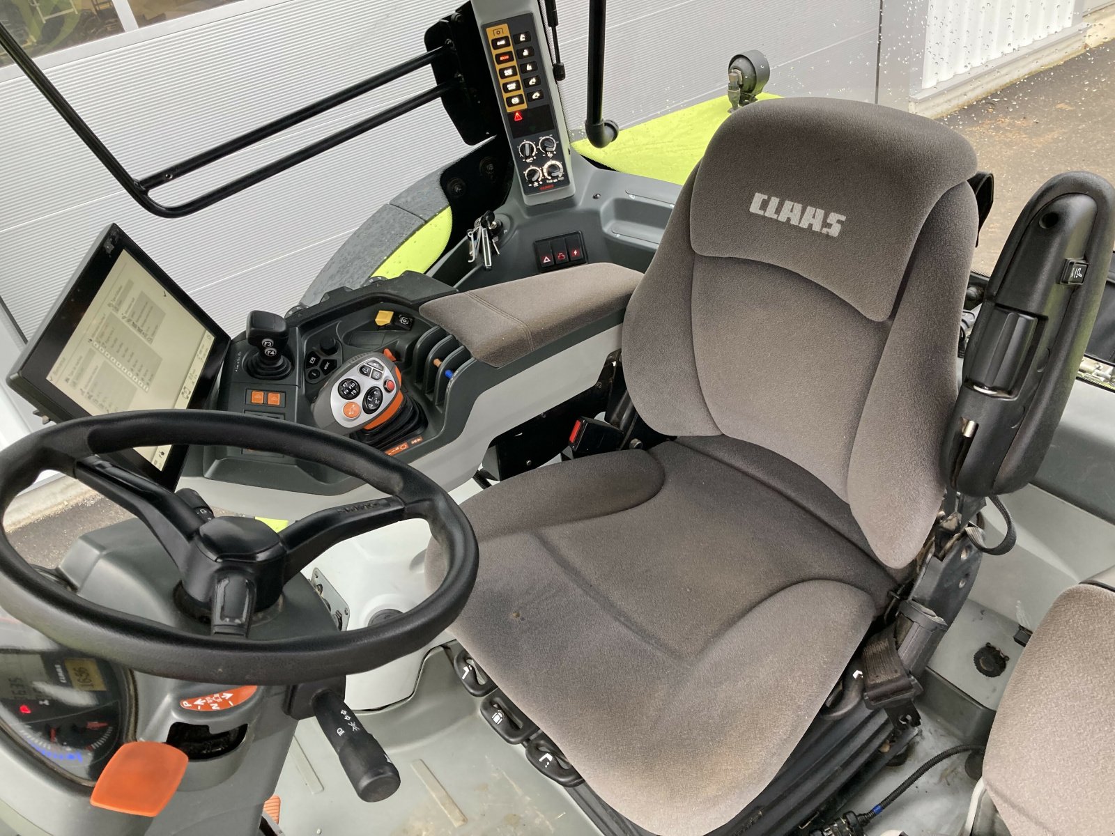 Traktor des Typs CLAAS ARION 650 BUSINESS - STAGE V, Gebrauchtmaschine in LAIGNES (Bild 5)