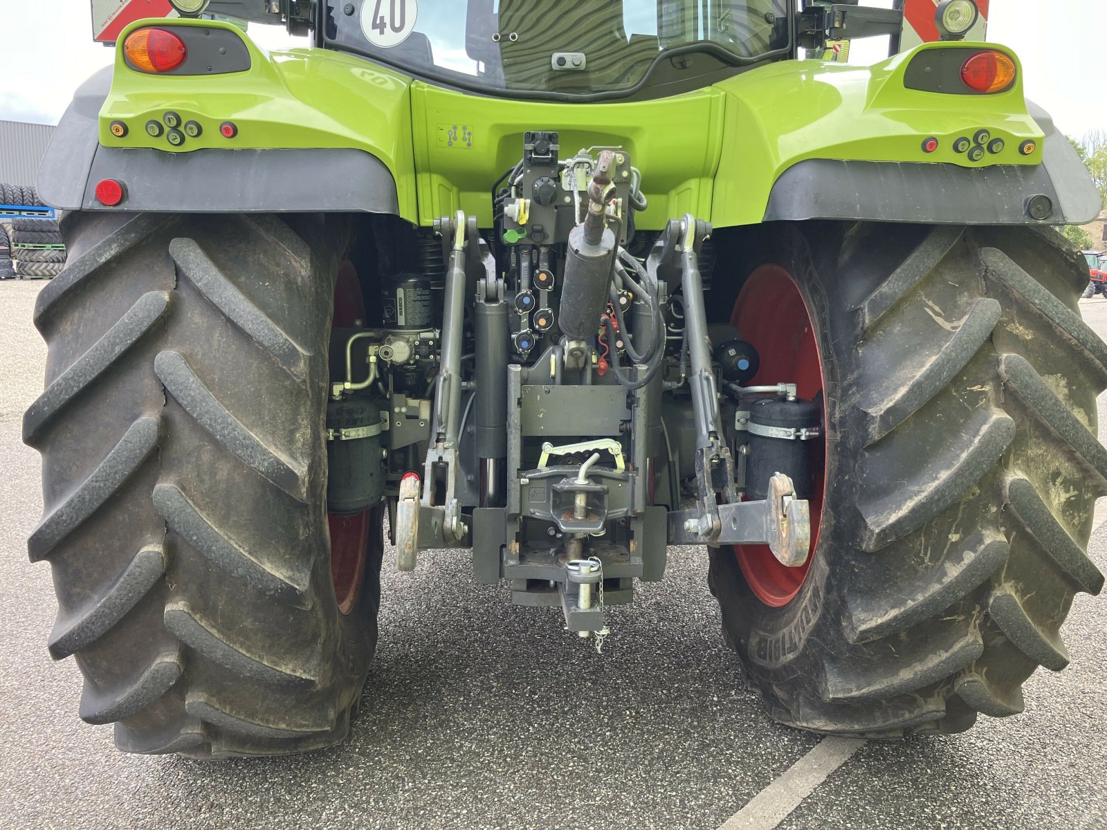 Traktor del tipo CLAAS ARION 650 CIS + HEXASHIFT, Gebrauchtmaschine en ailias (Imagen 3)