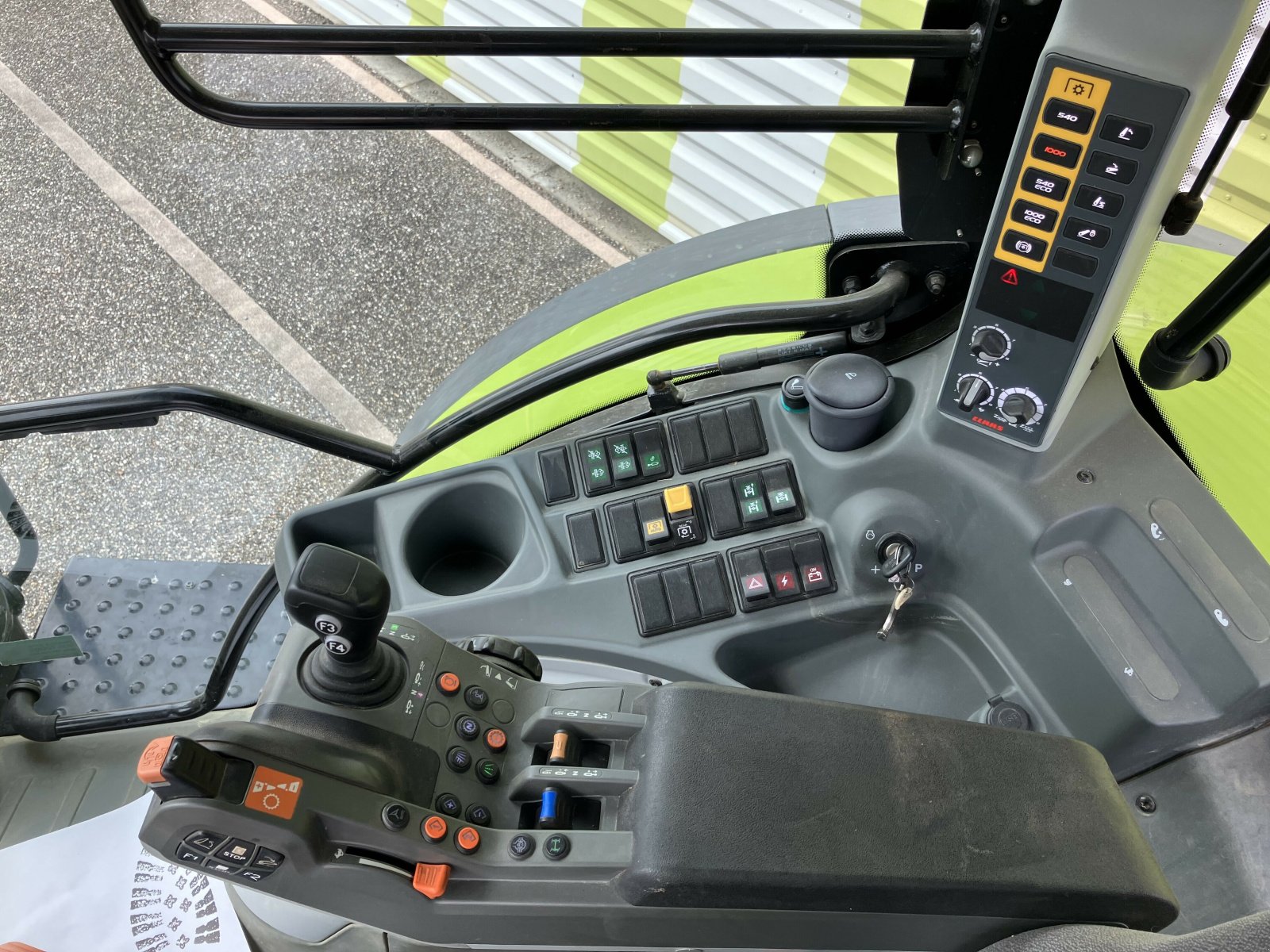 Traktor typu CLAAS ARION 650 CIS + HEXASHIFT, Gebrauchtmaschine w ailias (Zdjęcie 9)