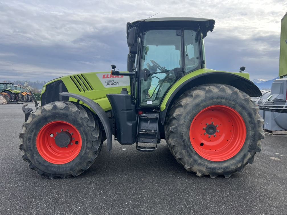 Traktor del tipo CLAAS ARION 650 CIS T4I, Gebrauchtmaschine In Aubiet (Immagine 9)