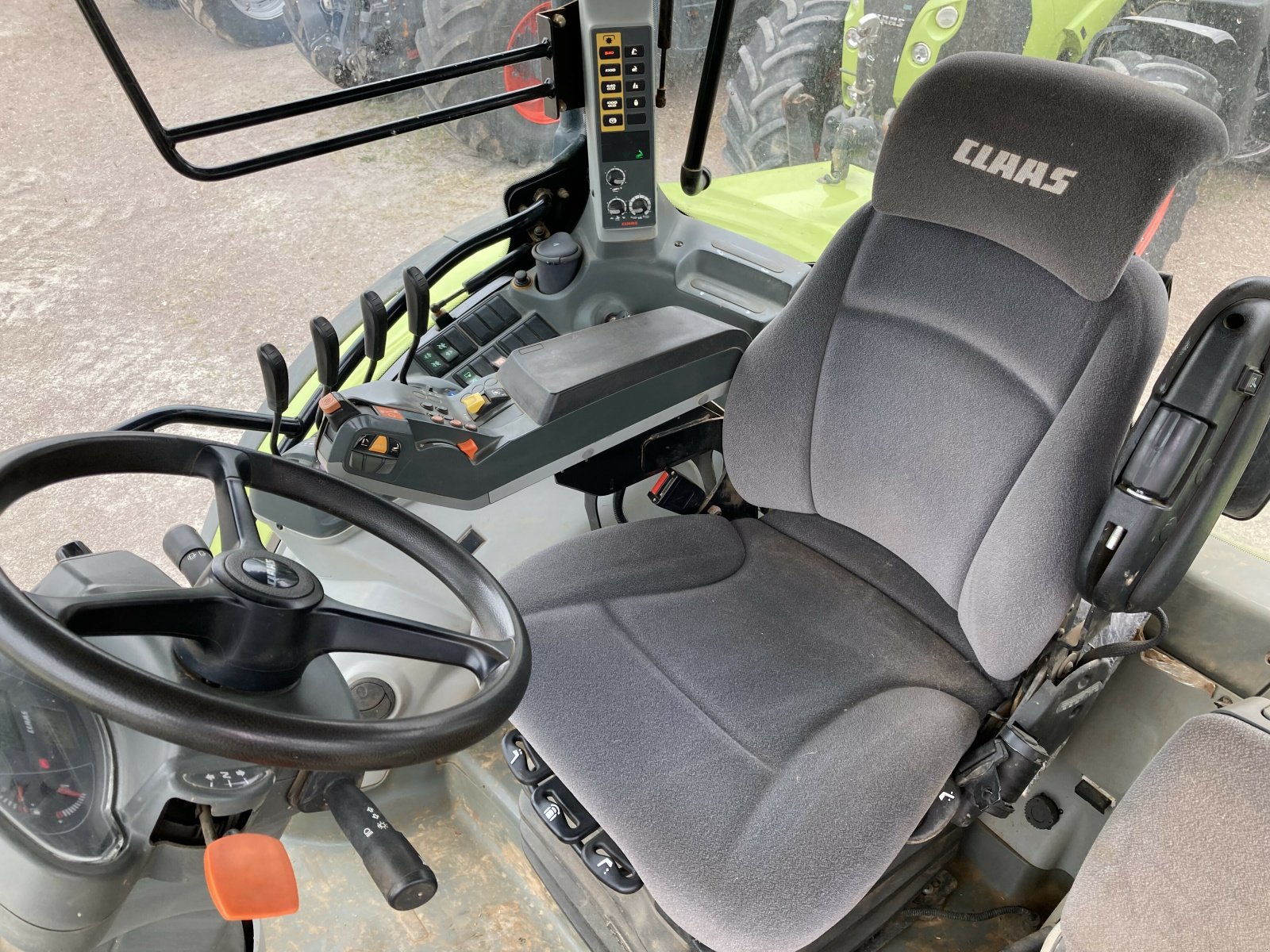 Traktor du type CLAAS ARION 650 CIS, Gebrauchtmaschine en VAROIS & CHAIGNOT (Photo 4)