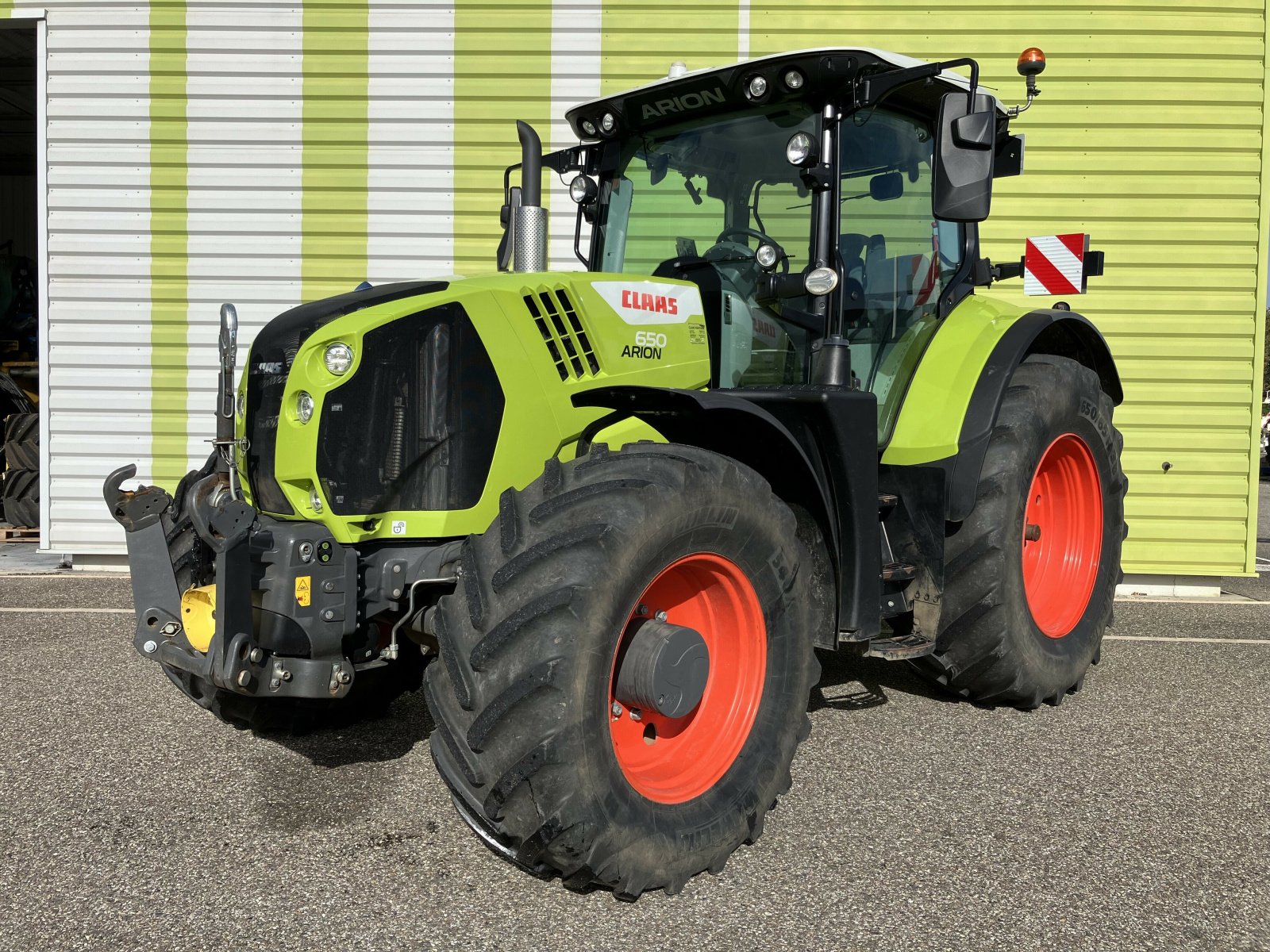 Traktor des Typs CLAAS ARION 650 CMATIC BUSINESS, Gebrauchtmaschine in CANCON (Bild 1)