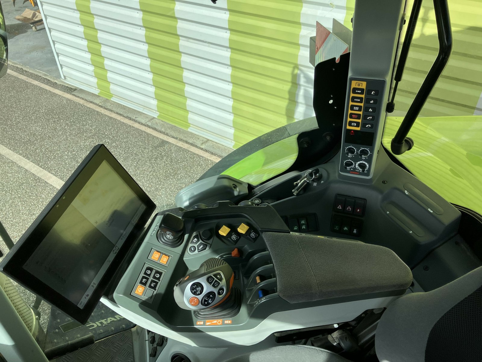 Traktor tipa CLAAS ARION 650 CMATIC BUSINESS, Gebrauchtmaschine u CANCON (Slika 11)