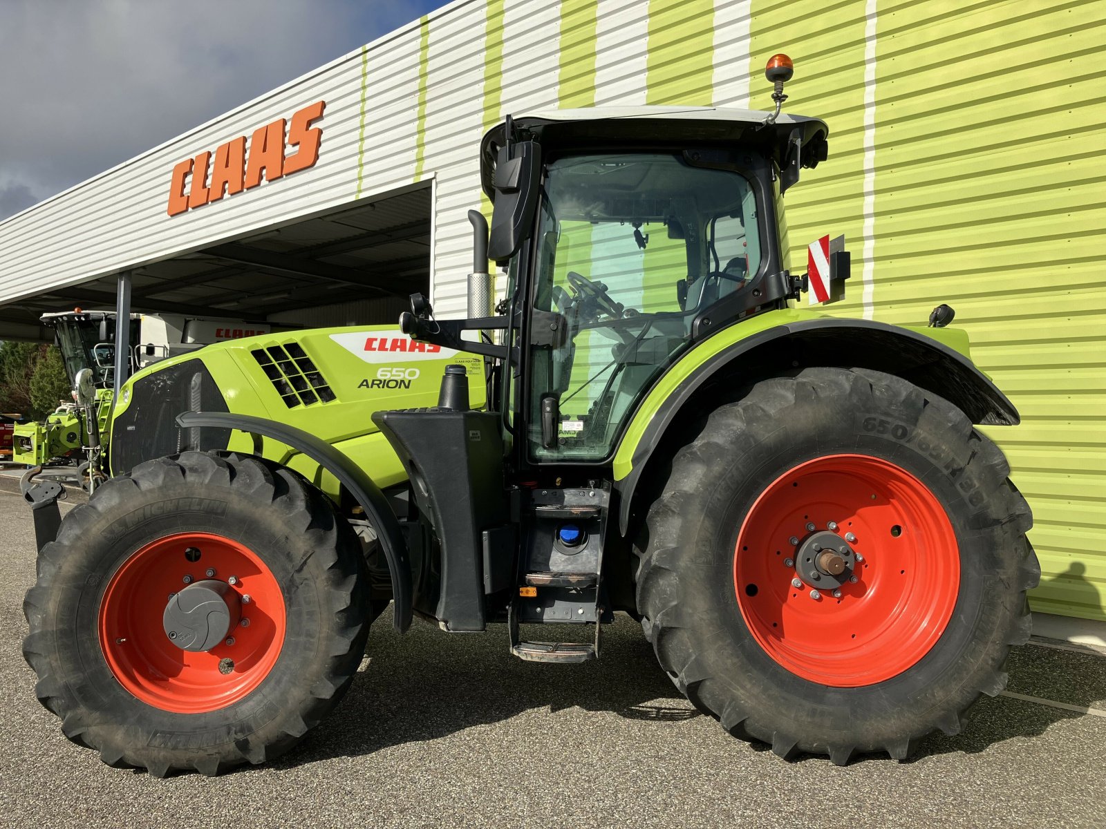 Traktor tip CLAAS ARION 650 CMATIC BUSINESS, Gebrauchtmaschine in CANCON (Poză 2)