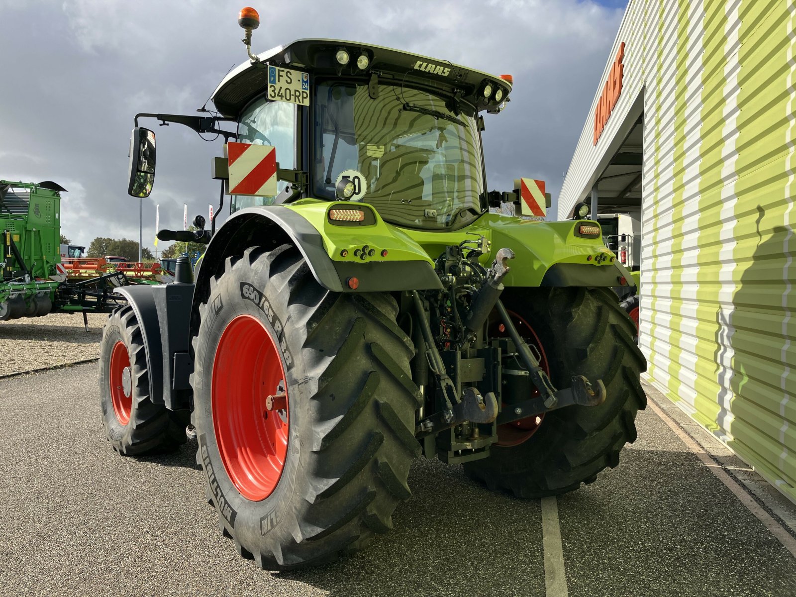 Traktor des Typs CLAAS ARION 650 CMATIC BUSINESS, Gebrauchtmaschine in CANCON (Bild 3)