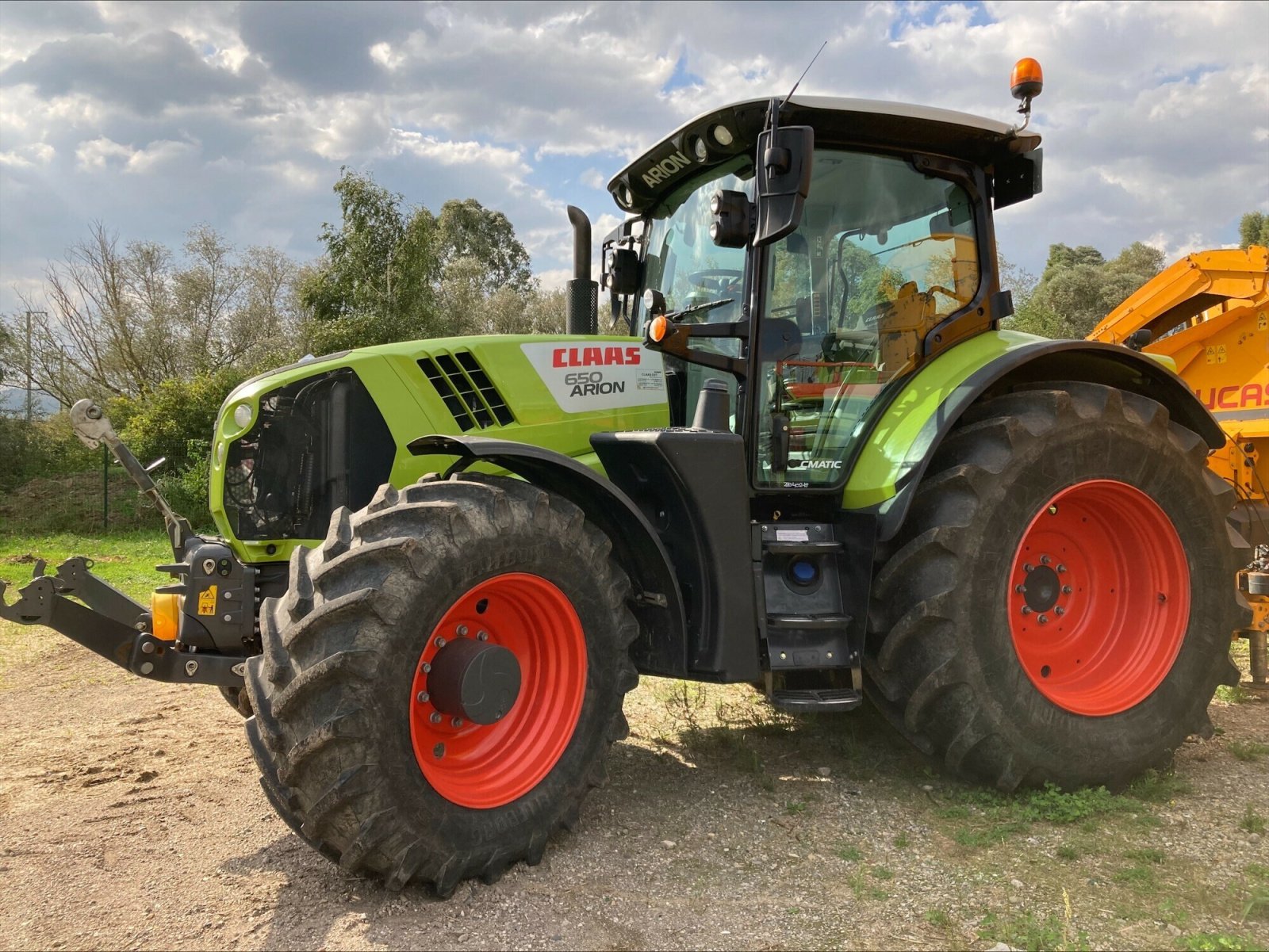 Traktor типа CLAAS ARION 650 CMATIC, Gebrauchtmaschine в CHEMINOT (Фотография 1)