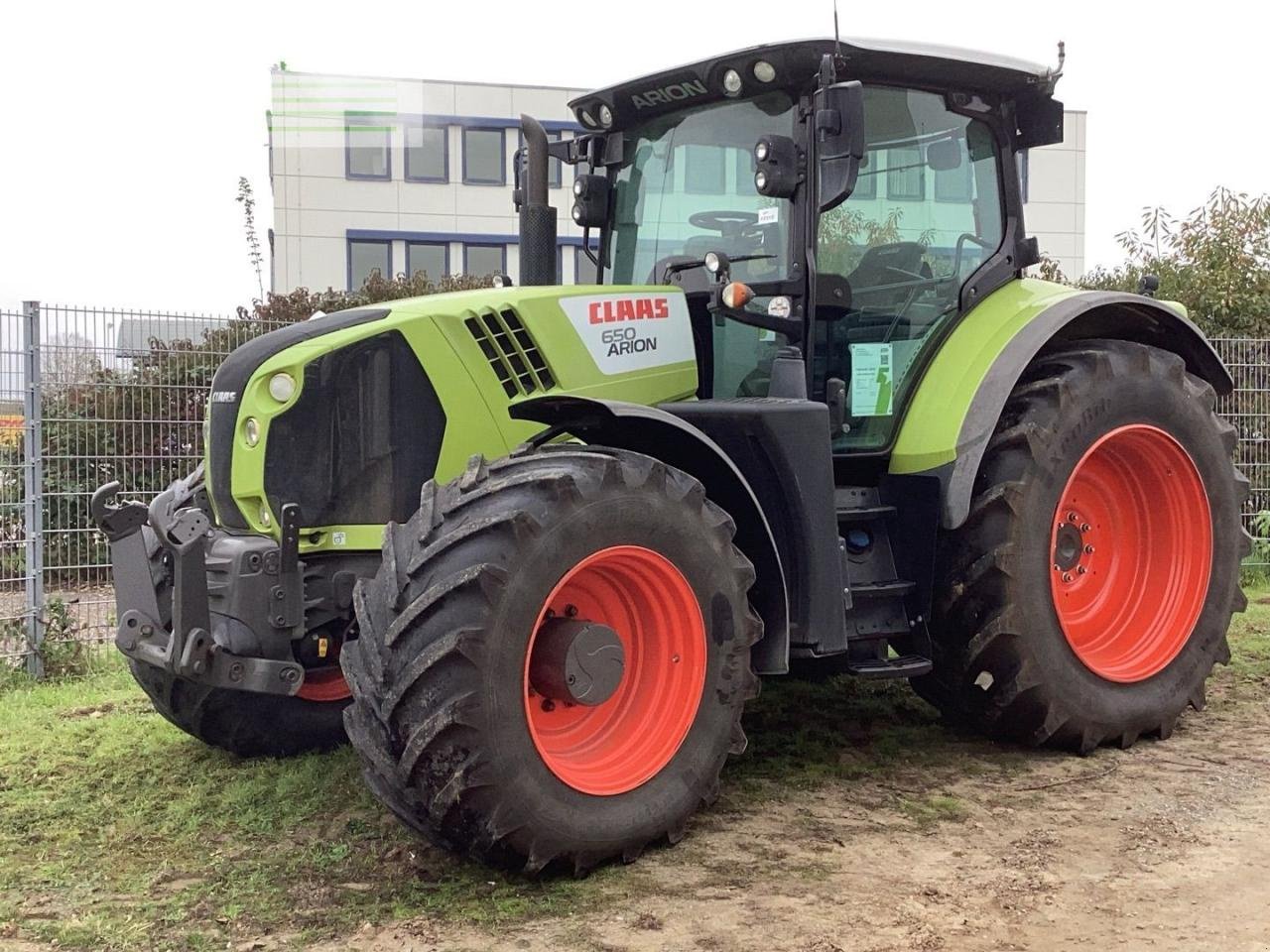 Traktor типа CLAAS ARION 650 St4 6PS, Gebrauchtmaschine в Hamburg (Фотография 1)