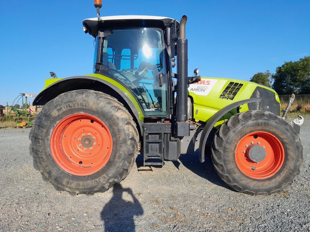 Traktor des Typs CLAAS ARION 650, Gebrauchtmaschine in BAZOGES EN PAREDS (Bild 4)