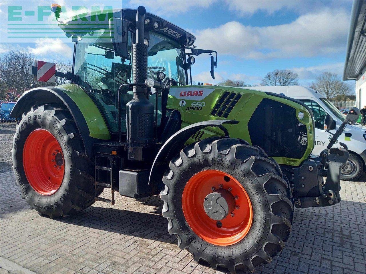 Traktor tip CLAAS ARION 650, Gebrauchtmaschine in CORNHILL-ON-TWEED (Poză 7)