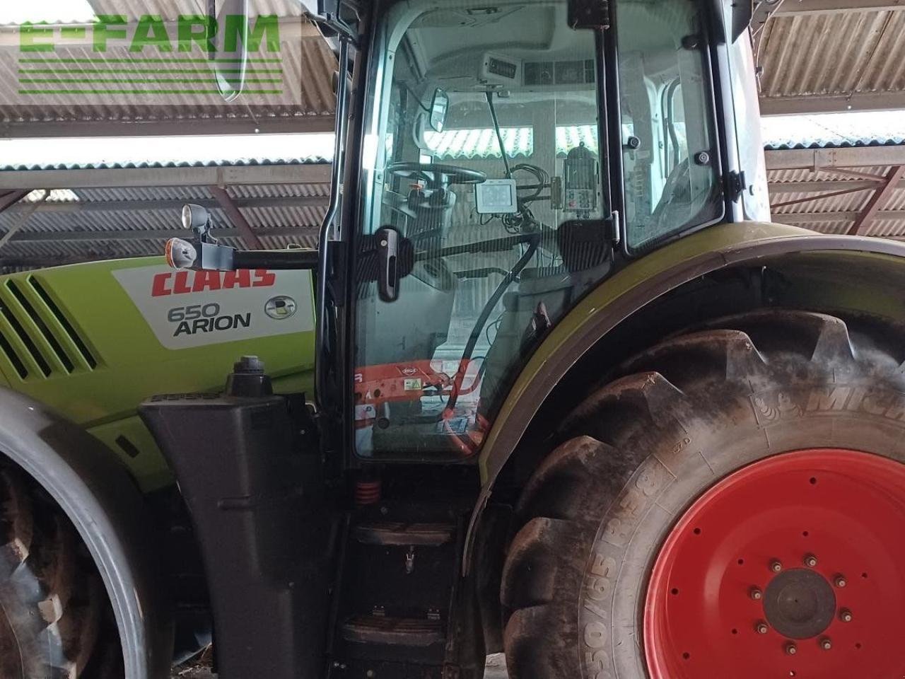 Traktor от тип CLAAS ARION 650, Gebrauchtmaschine в ALNWICK (Снимка 1)