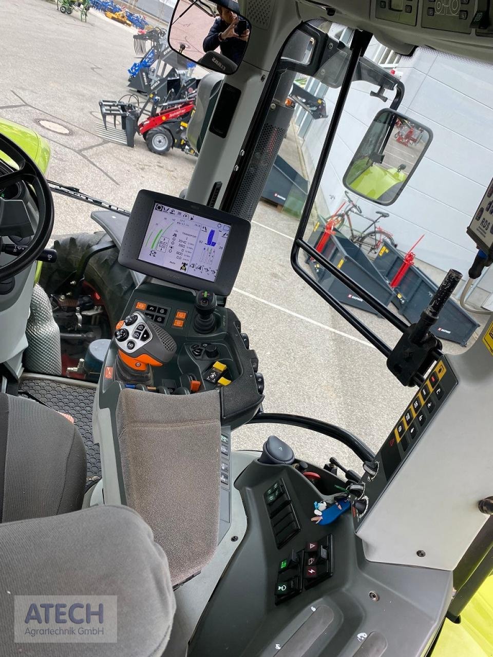 Traktor del tipo CLAAS Arion 650, Gebrauchtmaschine In Velburg (Immagine 9)