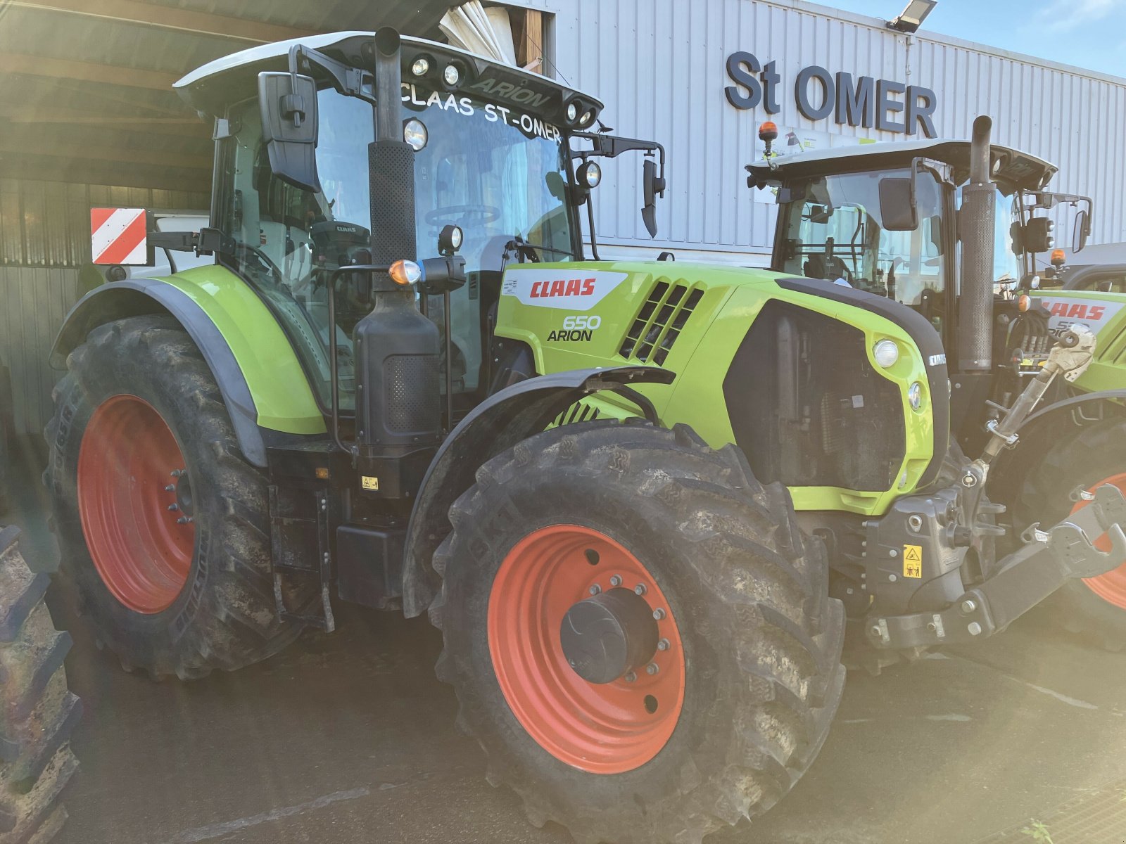 Traktor des Typs CLAAS ARION 650, Gebrauchtmaschine in BLENDECQUES (Bild 2)