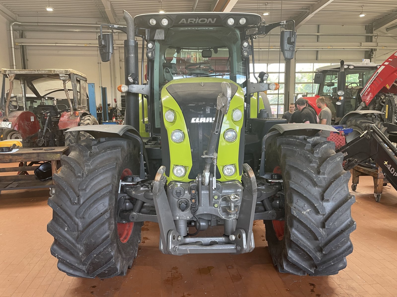 Traktor van het type CLAAS Arion 650, Gebrauchtmaschine in Gadenstedt (Foto 2)