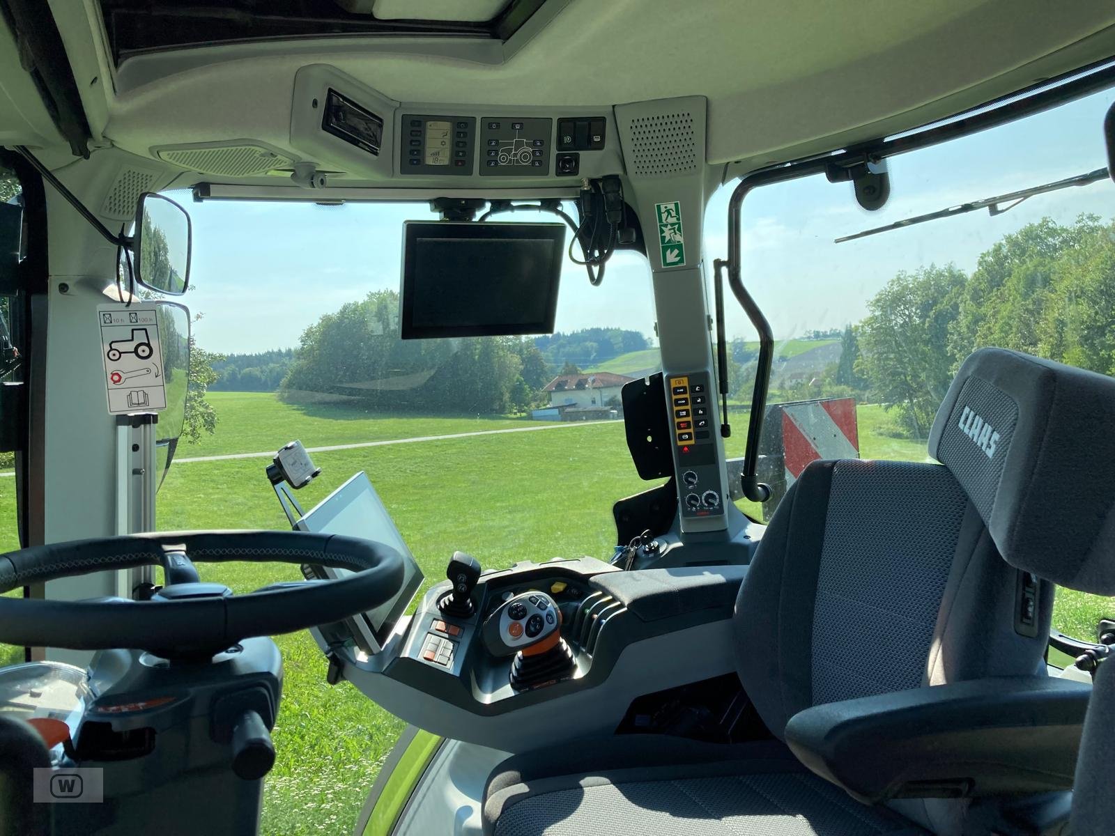 Traktor van het type CLAAS ARION 660 CMATIC CEBIS, Neumaschine in Zell an der Pram (Foto 15)