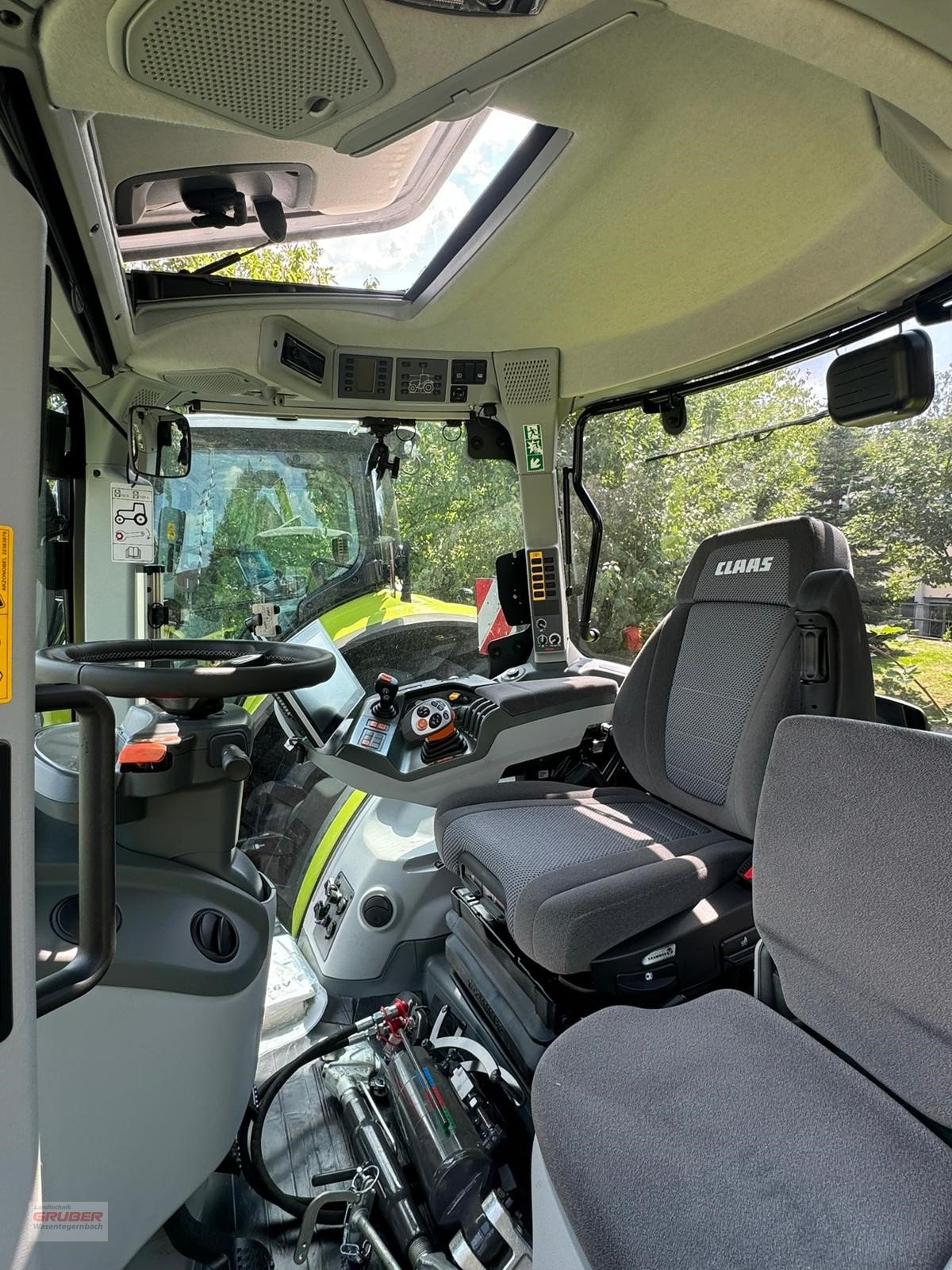 Traktor van het type CLAAS ARION 660 CMATIC CEBIS, Neumaschine in Dorfen (Foto 5)