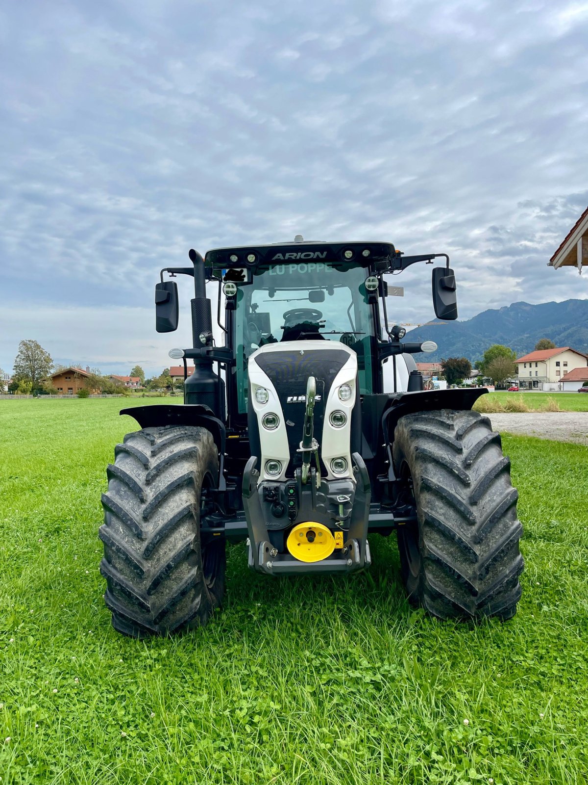 Traktor of the type CLAAS ARION 660 CMATIC CEBIS, Gebrauchtmaschine in Grassau (Picture 2)