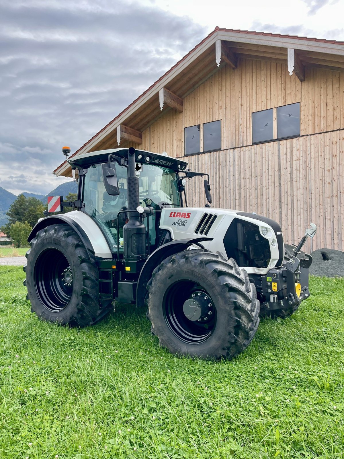 Traktor des Typs CLAAS ARION 660 CMATIC CEBIS, Gebrauchtmaschine in Grassau (Bild 3)