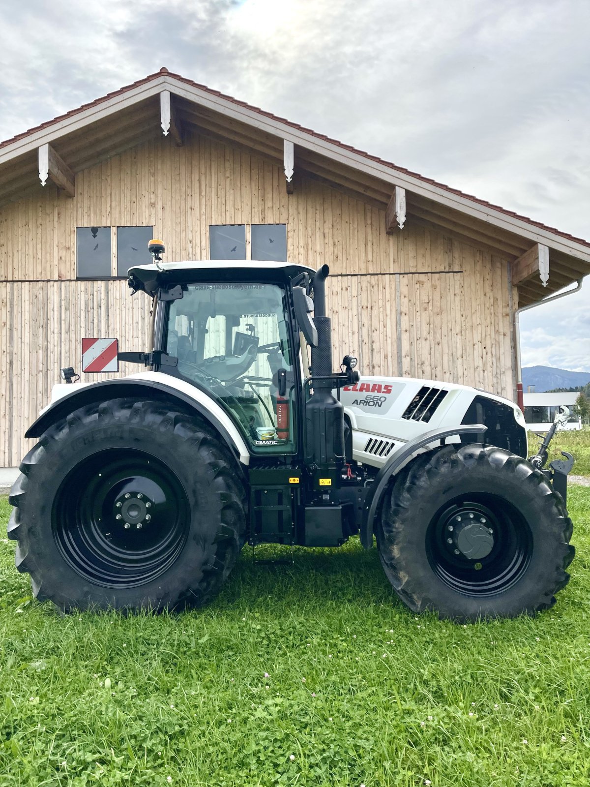 Traktor des Typs CLAAS ARION 660 CMATIC CEBIS, Gebrauchtmaschine in Grassau (Bild 4)