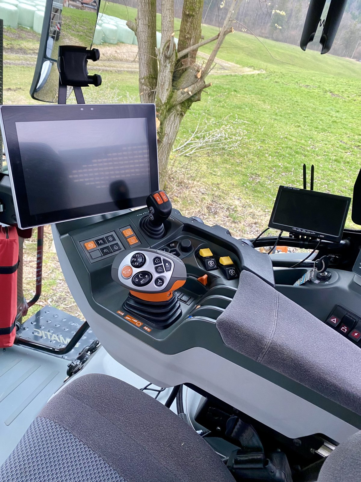 Traktor del tipo CLAAS ARION 660 CMATIC CEBIS, Gebrauchtmaschine In Grassau (Immagine 7)