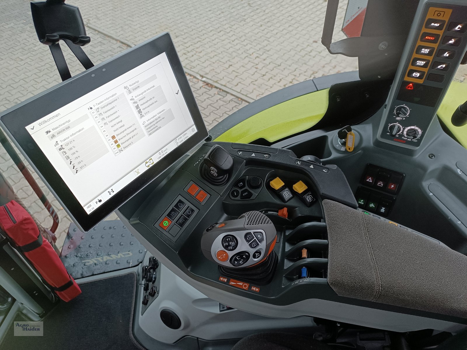 Traktor типа CLAAS Arion 660 CMATIC, Gebrauchtmaschine в Moosthenning (Фотография 9)