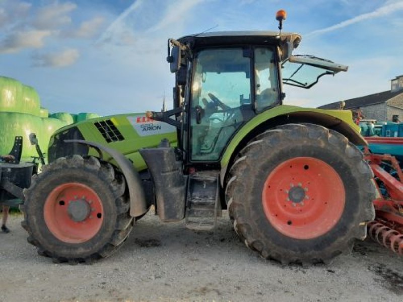 Traktor van het type CLAAS ARION620CIS, Gebrauchtmaschine in VELAINES (Foto 9)