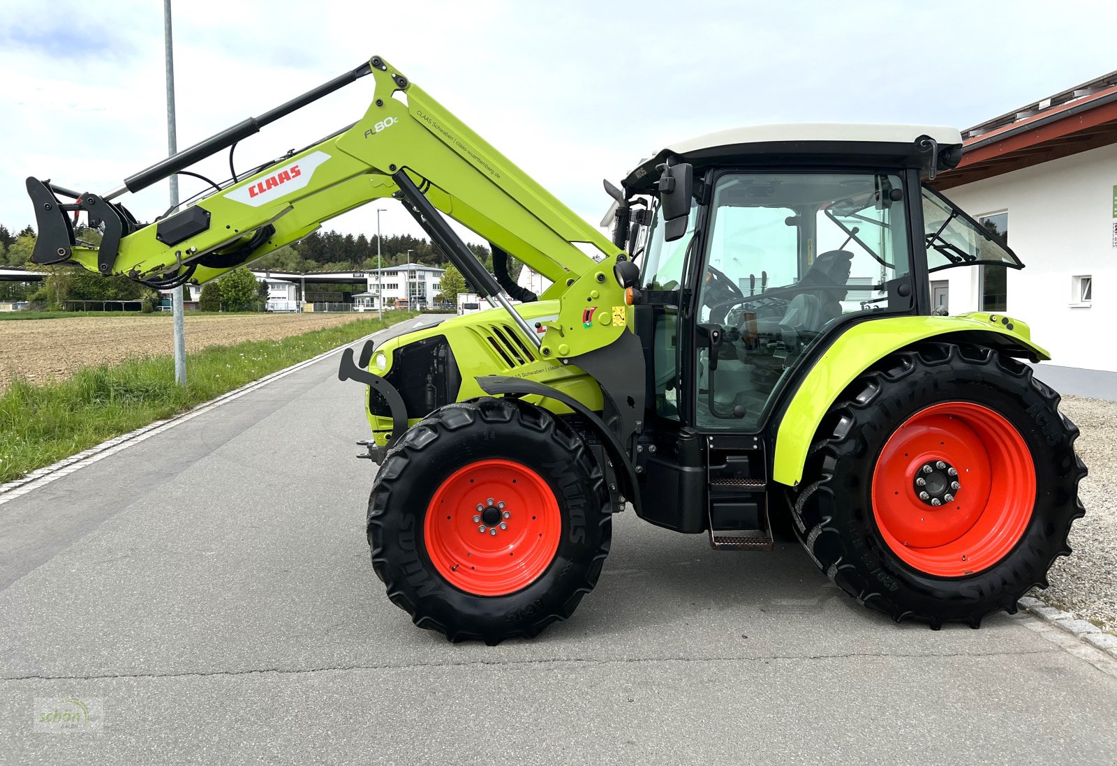 Traktor типа CLAAS Atos 330 mit gutem Frontlader, Power-Shuttle, Druckluft und Klima, Gebrauchtmaschine в Burgrieden (Фотография 3)