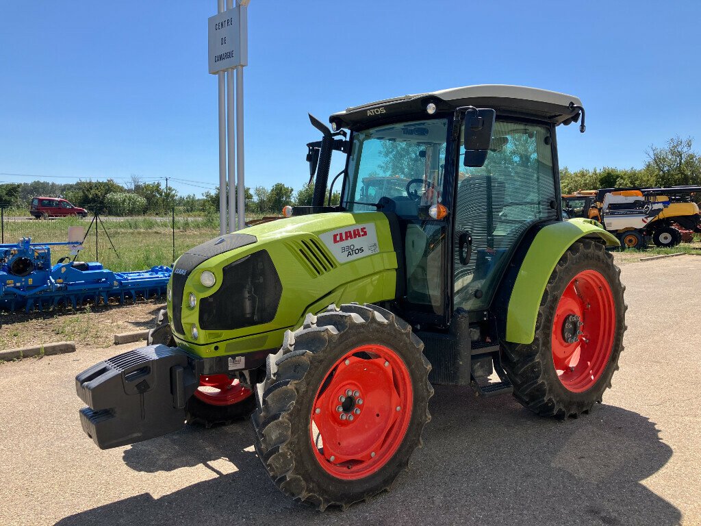 Traktor от тип CLAAS ATOS 330 SUR MESURE, Gebrauchtmaschine в SAINT ANDIOL (Снимка 4)