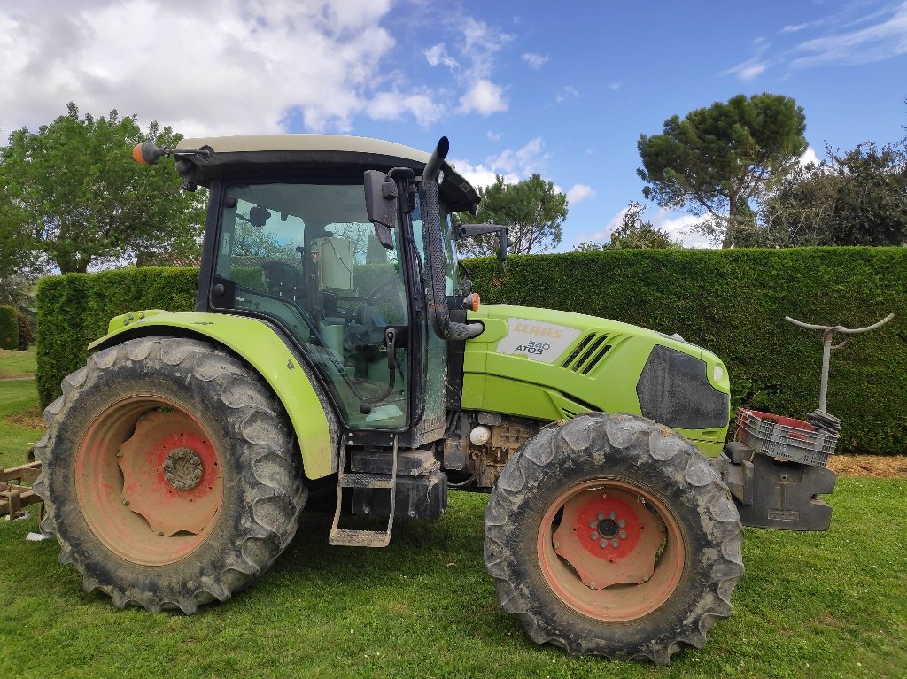 Traktor van het type CLAAS ATOS 340, Gebrauchtmaschine in MORLHON LE HAUT (Foto 2)