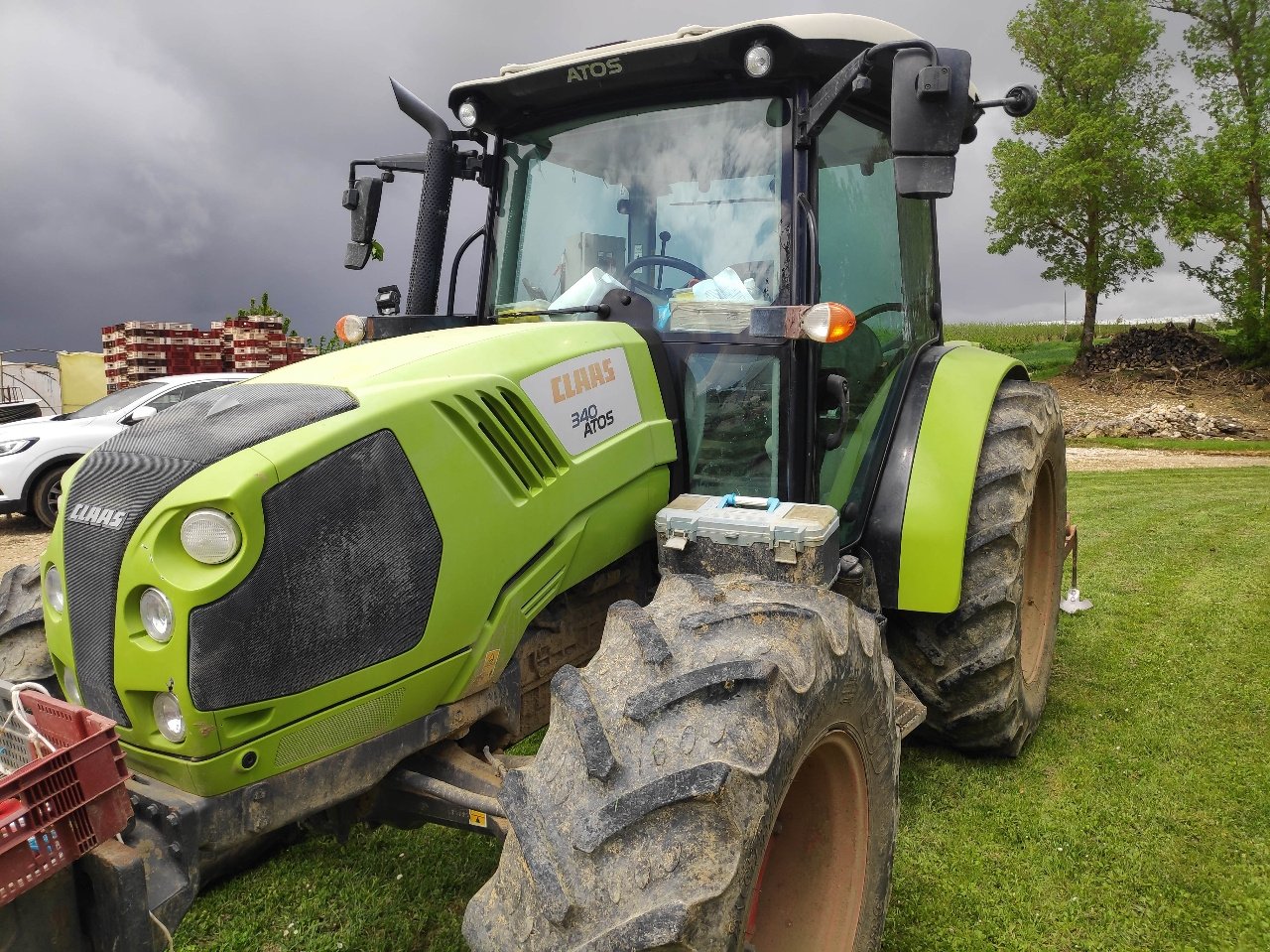 Traktor typu CLAAS ATOS 340, Gebrauchtmaschine w MORLHON LE HAUT (Zdjęcie 4)