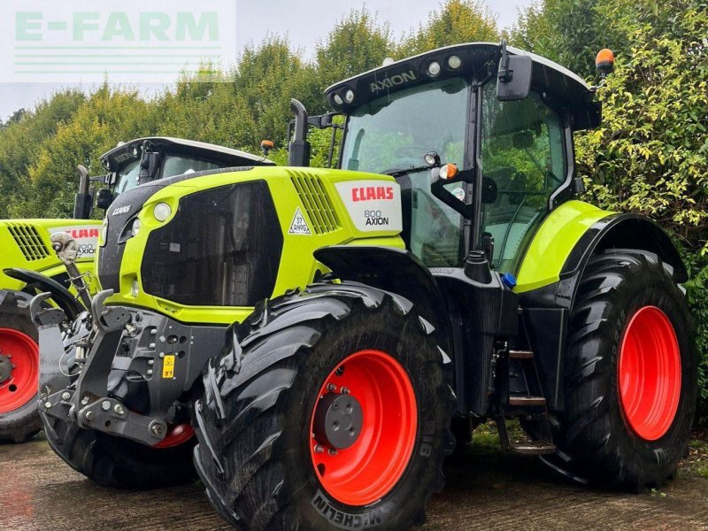 Traktor des Typs CLAAS AXION 800 CIS 50K, Gebrauchtmaschine in WILBERFOSS, YORK (Bild 1)