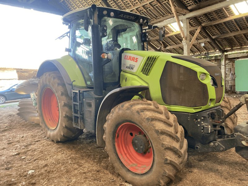 Traktor типа CLAAS AXION 800 CIS, Gebrauchtmaschine в PONTIVY (Фотография 1)