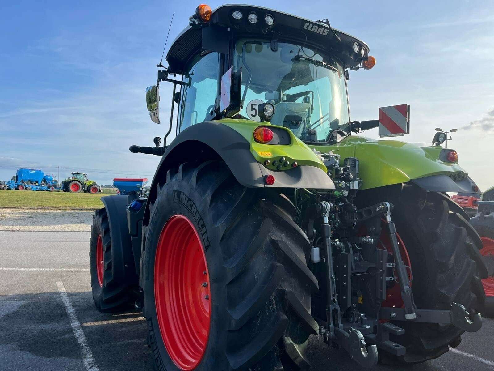 Traktor of the type CLAAS AXION 800 CMATIC S5 CONCEPT, Gebrauchtmaschine in PONTIVY (Picture 4)