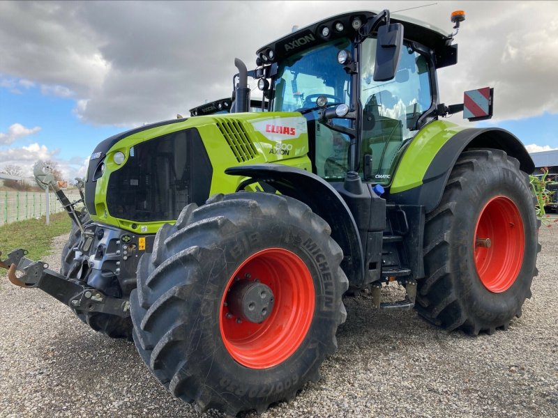 Traktor des Typs CLAAS AXION 800 CMATIC, Gebrauchtmaschine in CHEMINOT (Bild 1)