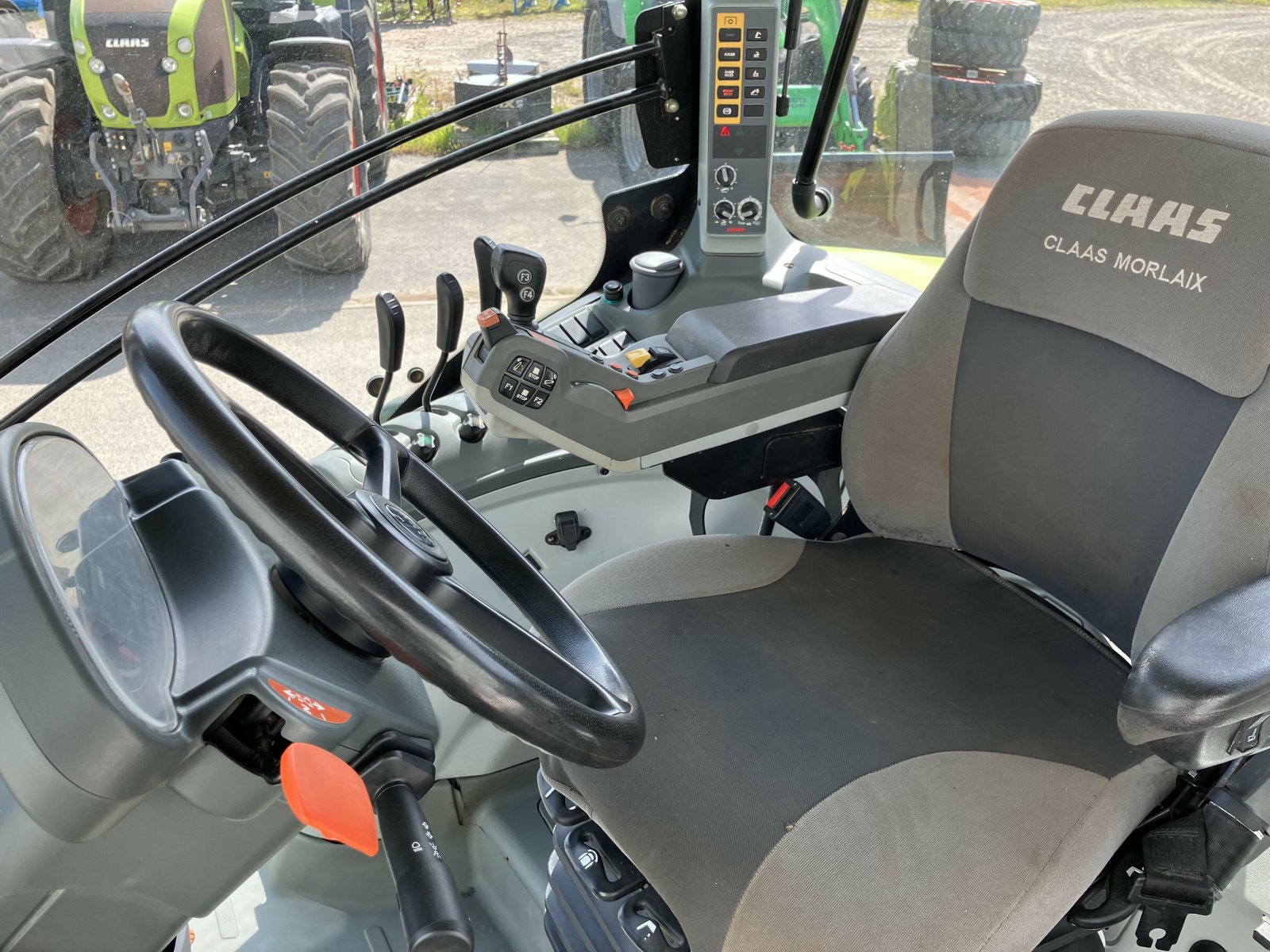 Traktor van het type CLAAS AXION 800 CONCEPT, Gebrauchtmaschine in PLOUIGNEAU (Foto 7)