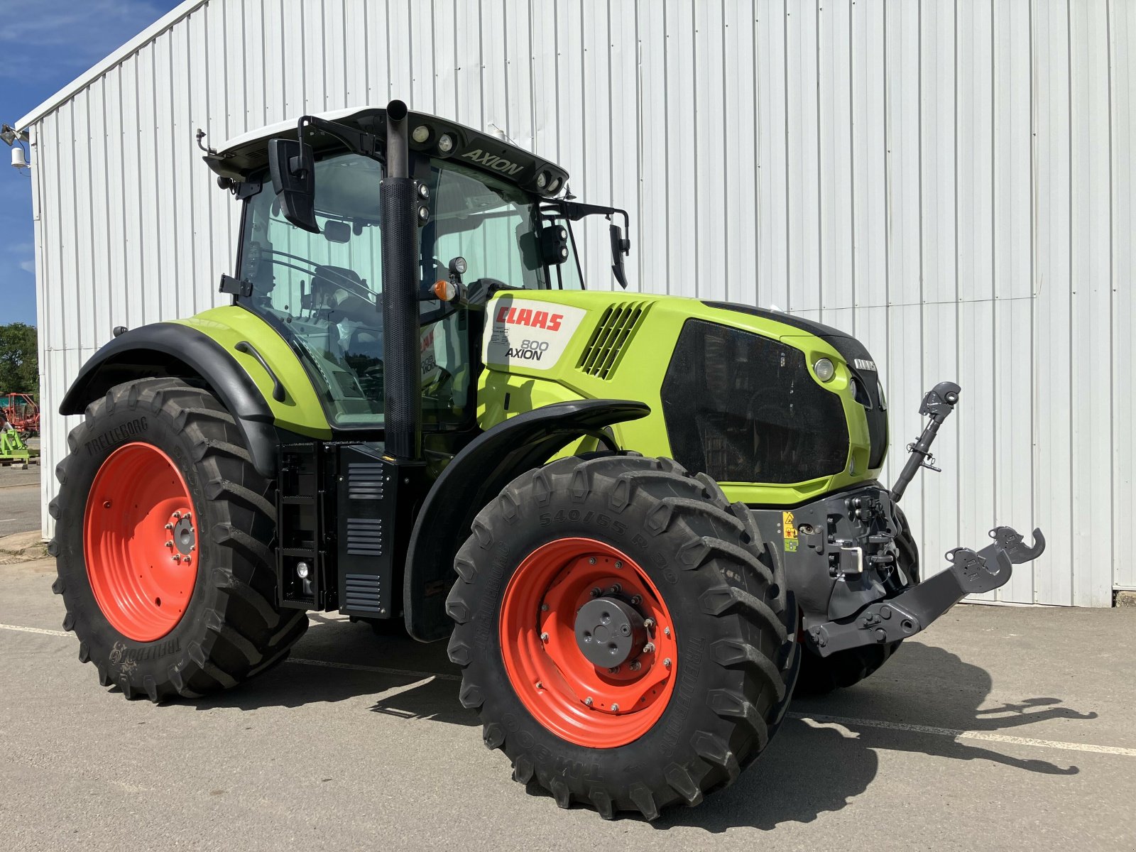 Traktor des Typs CLAAS AXION 800 CONCEPT, Gebrauchtmaschine in PLOUIGNEAU (Bild 3)