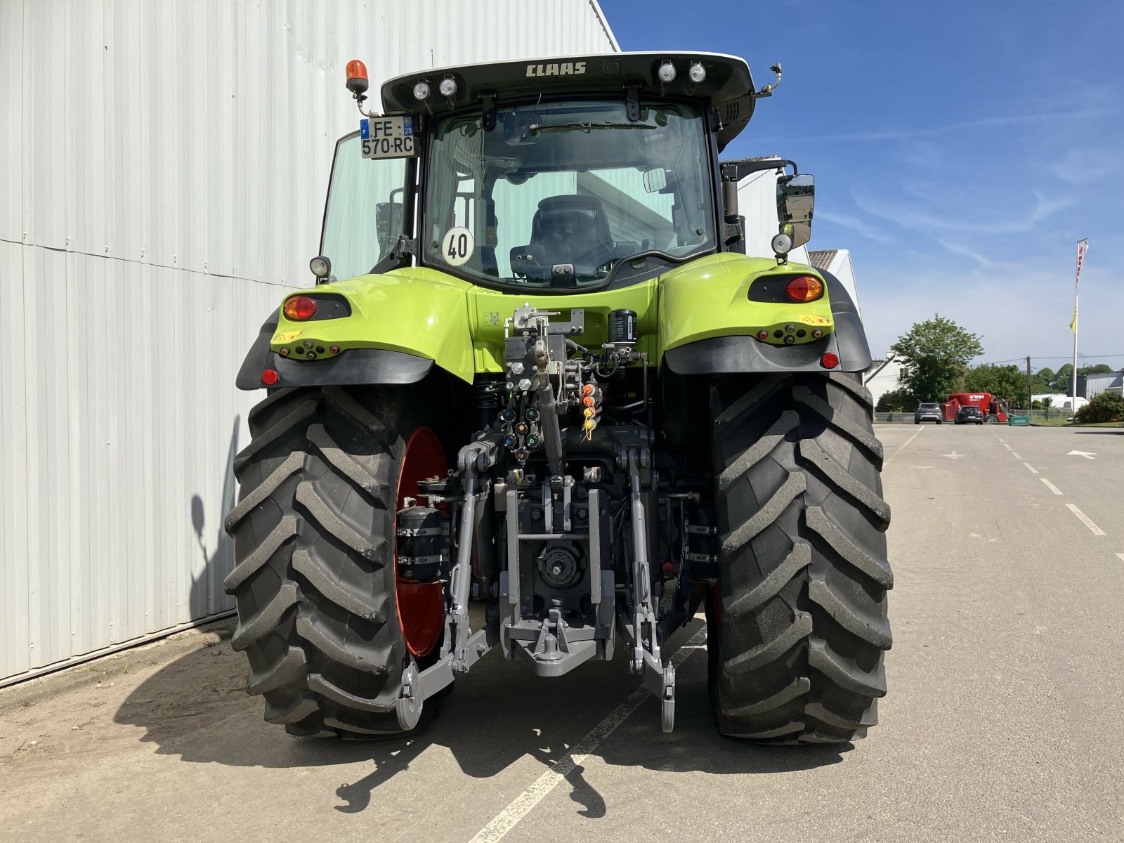 Traktor des Typs CLAAS AXION 800 CONCEPT, Gebrauchtmaschine in PLOUIGNEAU (Bild 5)