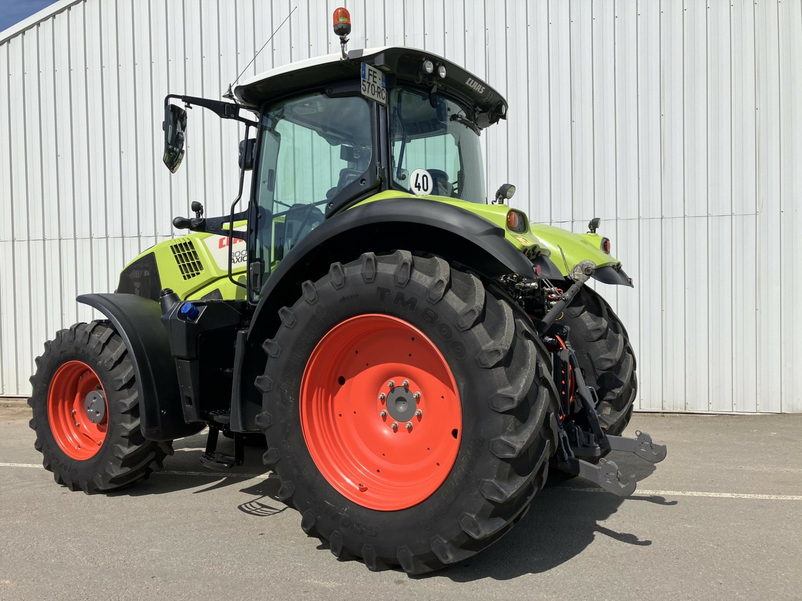 Traktor typu CLAAS AXION 800 CONCEPT, Gebrauchtmaschine v PLOUIGNEAU (Obrázek 2)