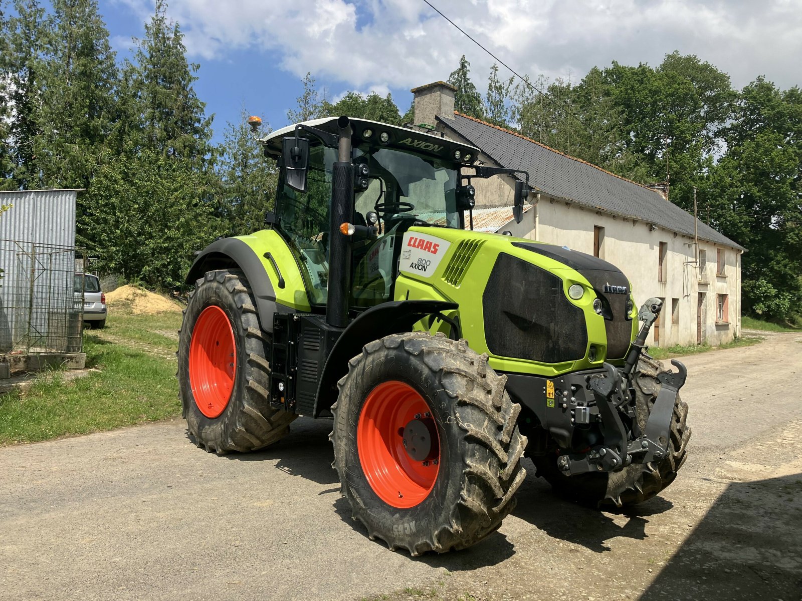 Traktor типа CLAAS AXION 800 SUR MESURE, Gebrauchtmaschine в PONTIVY (Фотография 1)