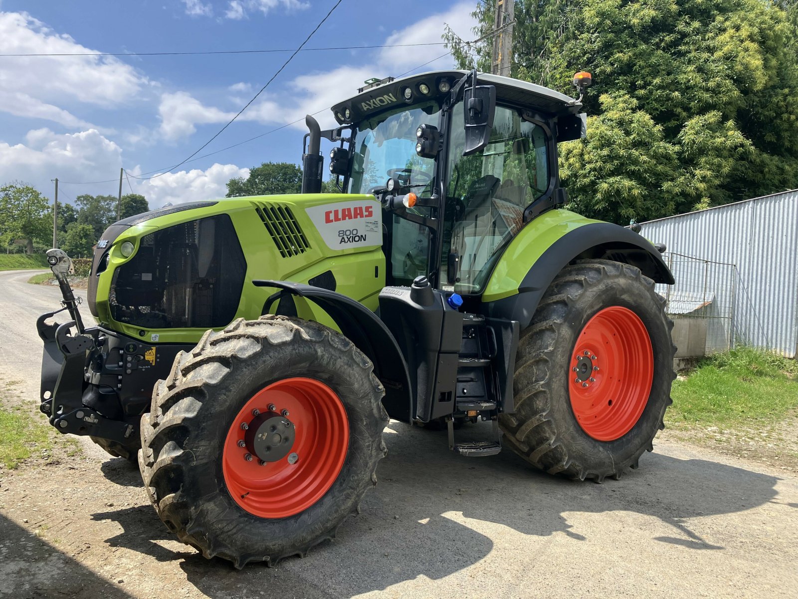 Traktor типа CLAAS AXION 800 SUR MESURE, Gebrauchtmaschine в PONTIVY (Фотография 2)