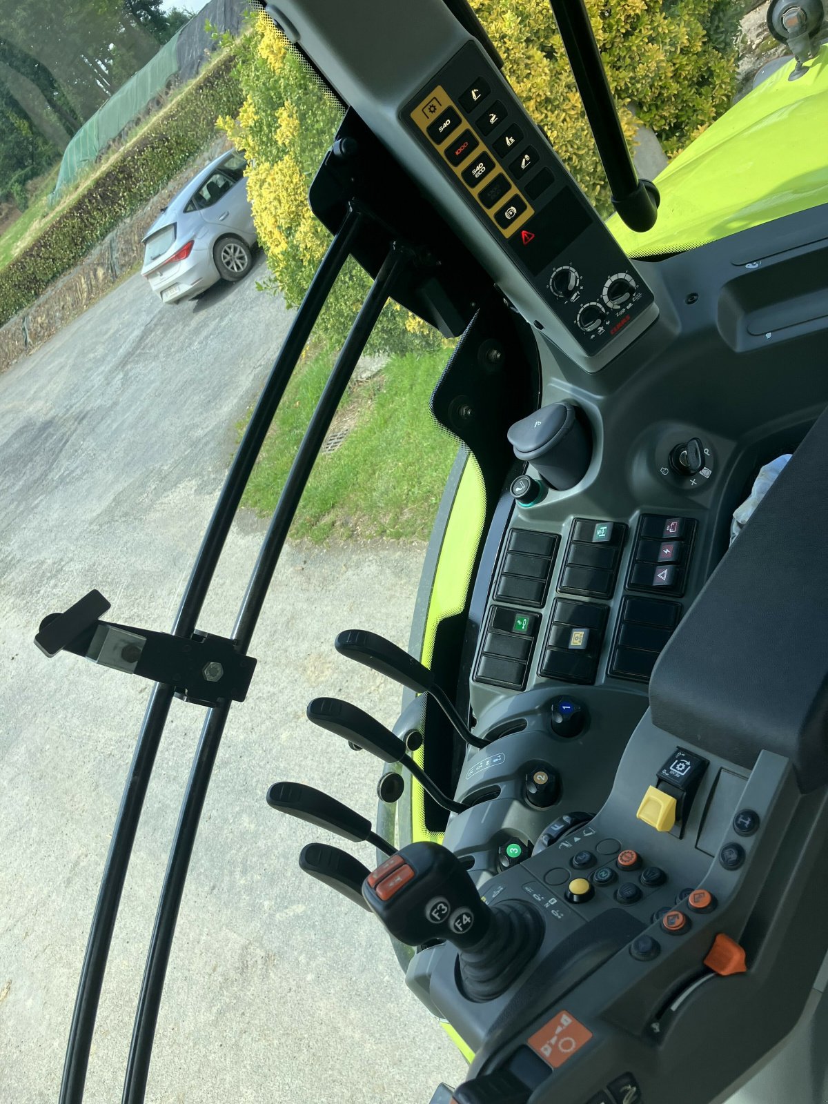 Traktor a típus CLAAS AXION 800 SUR MESURE, Gebrauchtmaschine ekkor: PONTIVY (Kép 7)