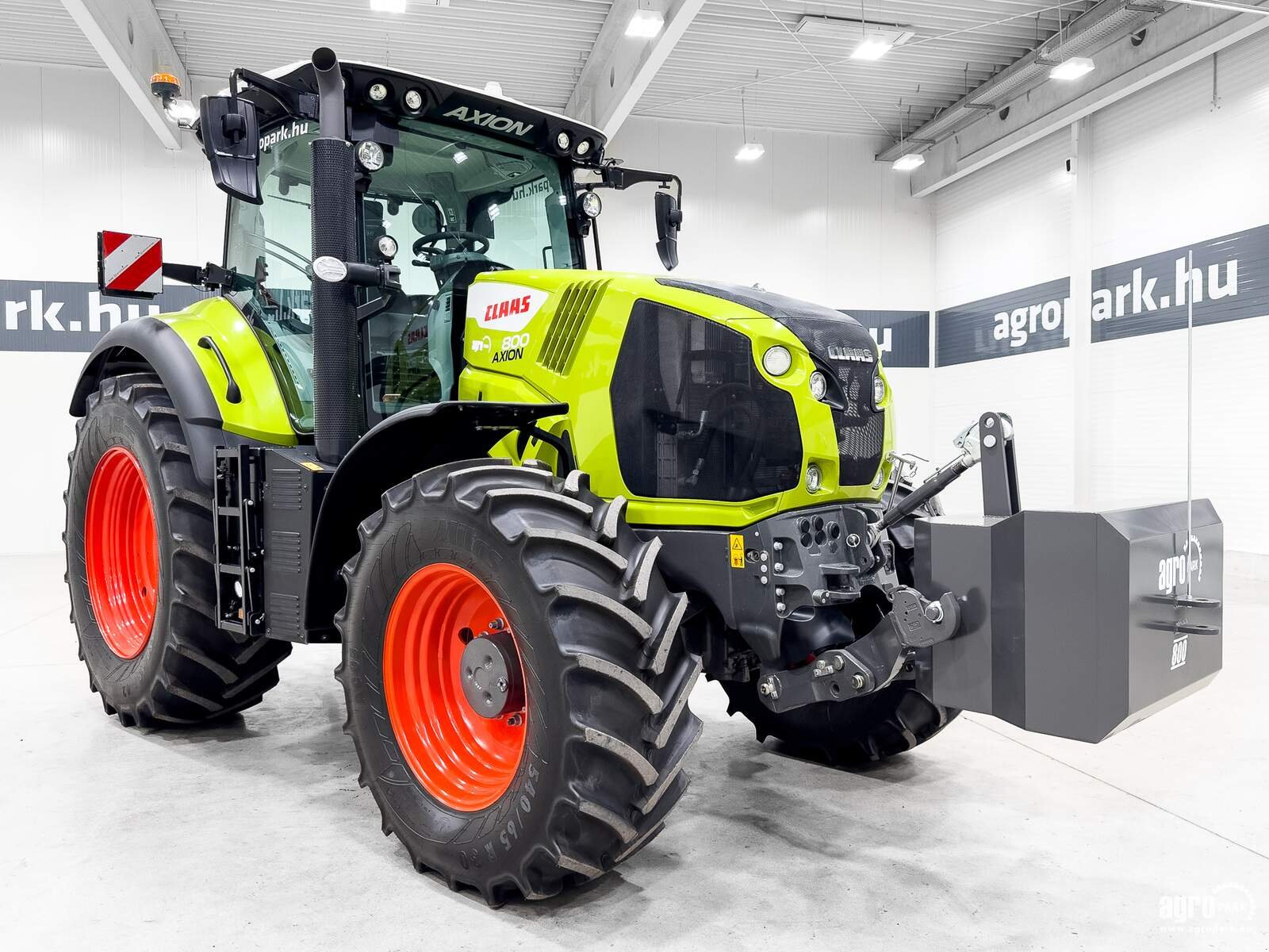 Traktor des Typs CLAAS Axion 800, Gebrauchtmaschine in Csengele (Bild 2)