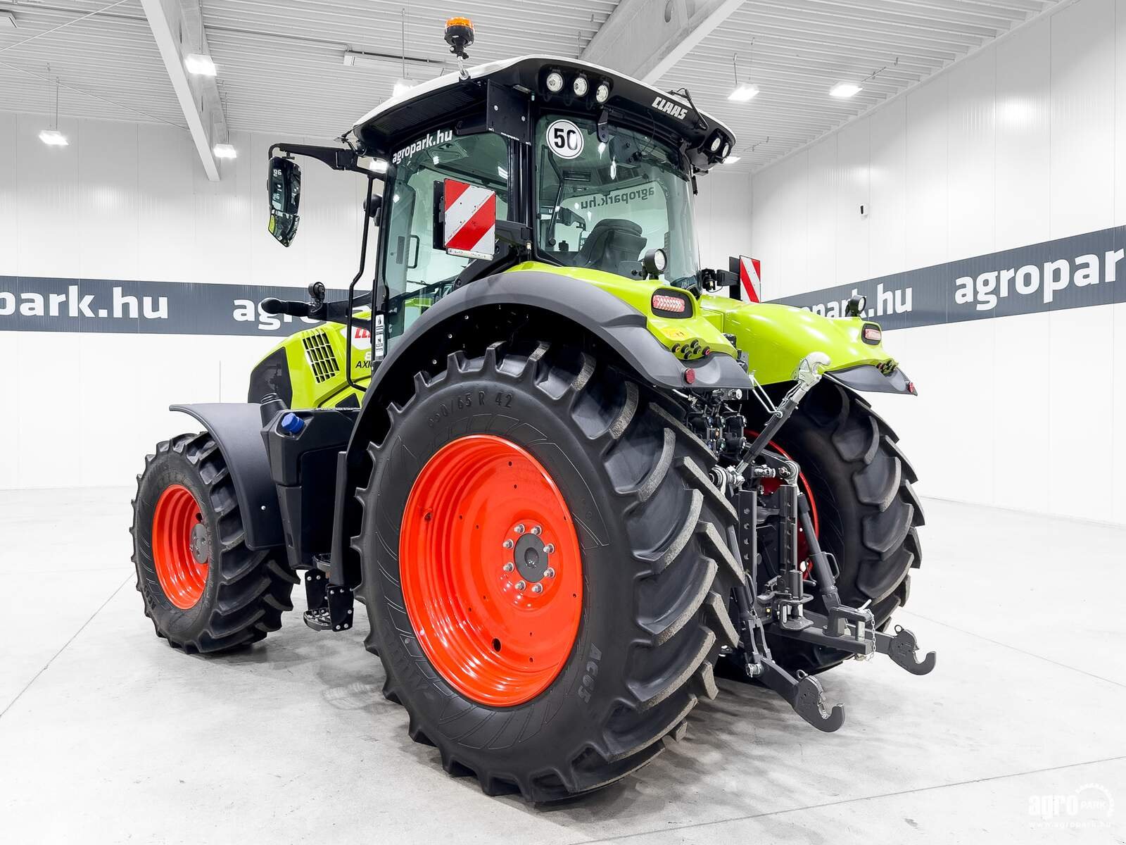 Traktor des Typs CLAAS Axion 800, Gebrauchtmaschine in Csengele (Bild 4)